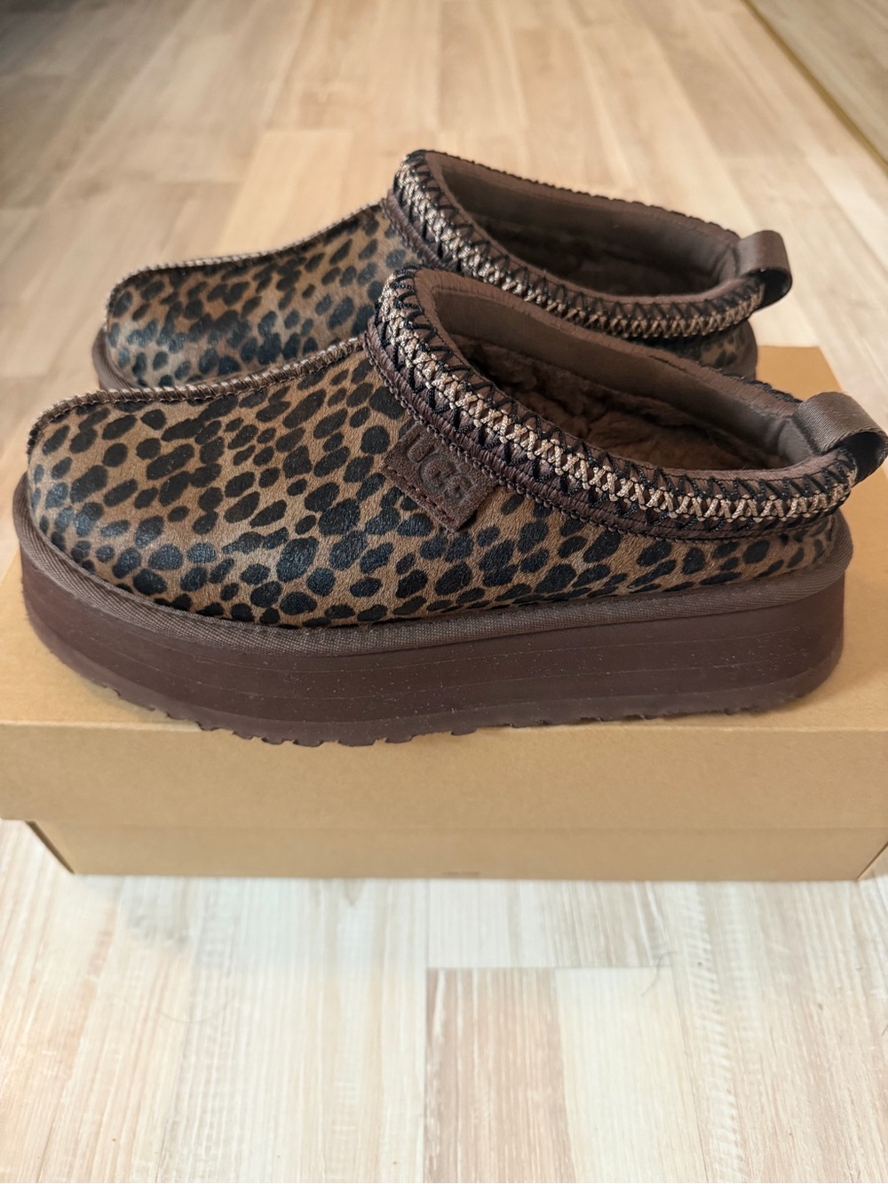 UGG Tazz Leopard Calf Hair Platform Slippers Size 7